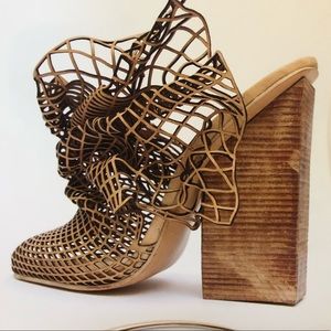 Meet your Posher, Treeva